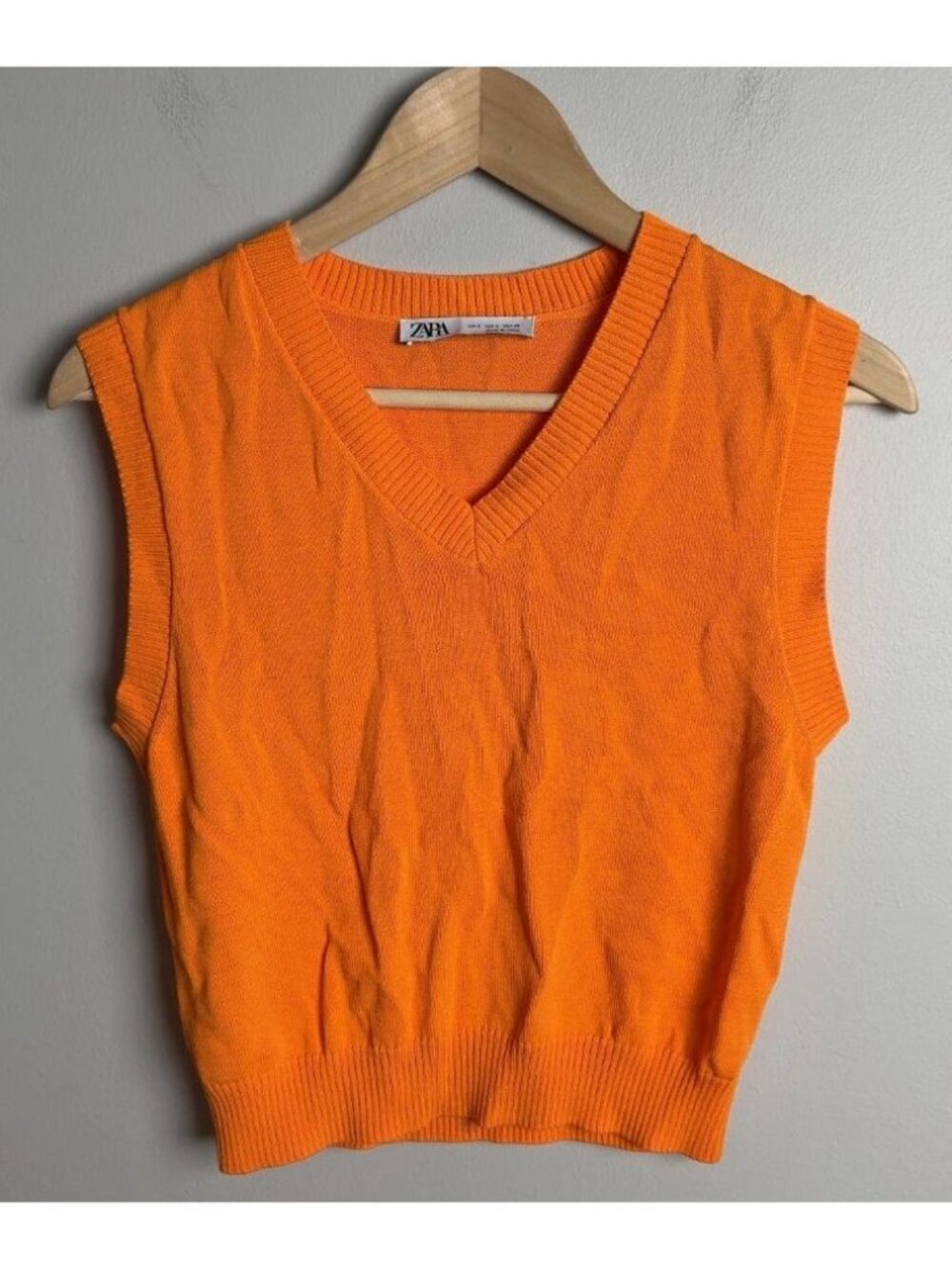 Zara Preppy Orange Knit V-Neck Sweater Vest Size Small Sleeveless Top Women’s